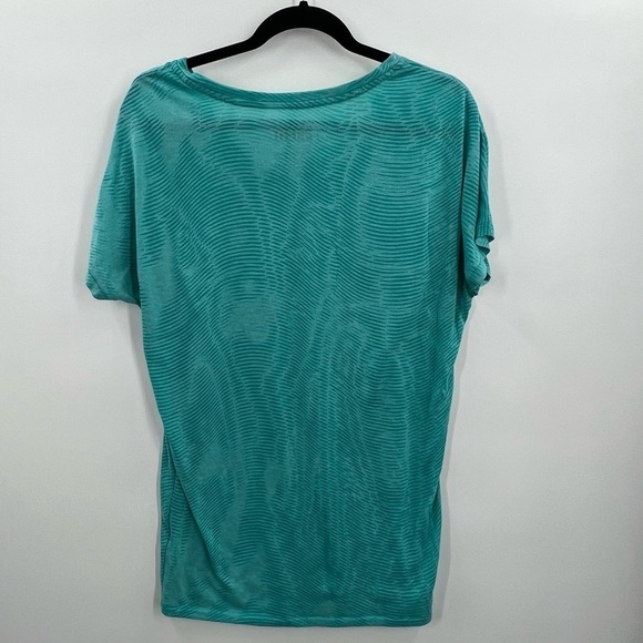 Nike Dri Fit Loose Fit Short Sleeve Ladies Medium - Picture 2 of 3
